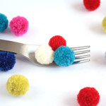 diy-pom-poms-with-a-fork-01