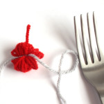 diy-pom-poms-with-a-fork-07