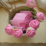 how-to-make-unique-flowers-from-crepe-paper-04