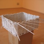 weaving-baskets-with-newspaper-wicker-25