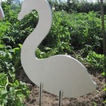 diy-swan-garden-decorations-using-plastic-bottles-03