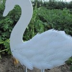diy-swan-garden-decorations-using-plastic-bottles-10