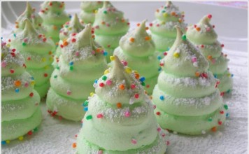 Christmas Tree Meringues Cookies