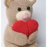 Teddy Bear Holding a Heart Free Crochet Pattern