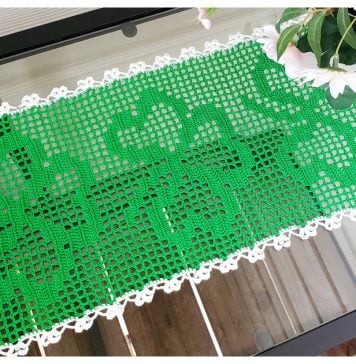 Shamrock Table Runner Free Crochet Pattern and Video Tutorial